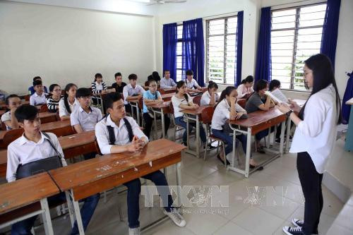 Nhiều em học sinh được thi tốt nghiệp ngay tại địa phương mình (Ảnh minh họa: TTXVN). Nhiều em học sinh được thi tốt nghiệp ngay tại địa phương mình (Ảnh minh họa: TTXVN).