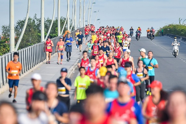 Rất đông các vận động viên cùng tham gia vào giải Marathon Quốc tế Thành phố Hồ Chí Minh Techcombank. Rất đông các vận động viên cùng tham gia vào giải Marathon Quốc tế Thành phố Hồ Chí Minh Techcombank.