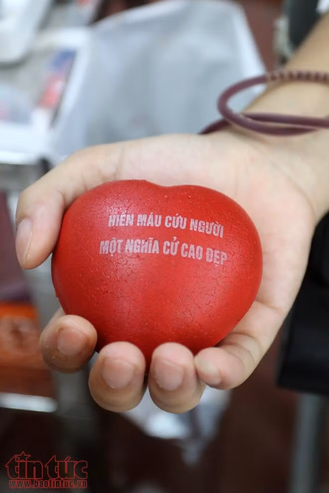 Hiến máu cứu người - một nghĩa cử cao đẹp.