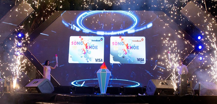 Màn ra mắt thẻ Visa Debit Sống Khỏe. Màn ra mắt thẻ Visa Debit Sống Khỏe.