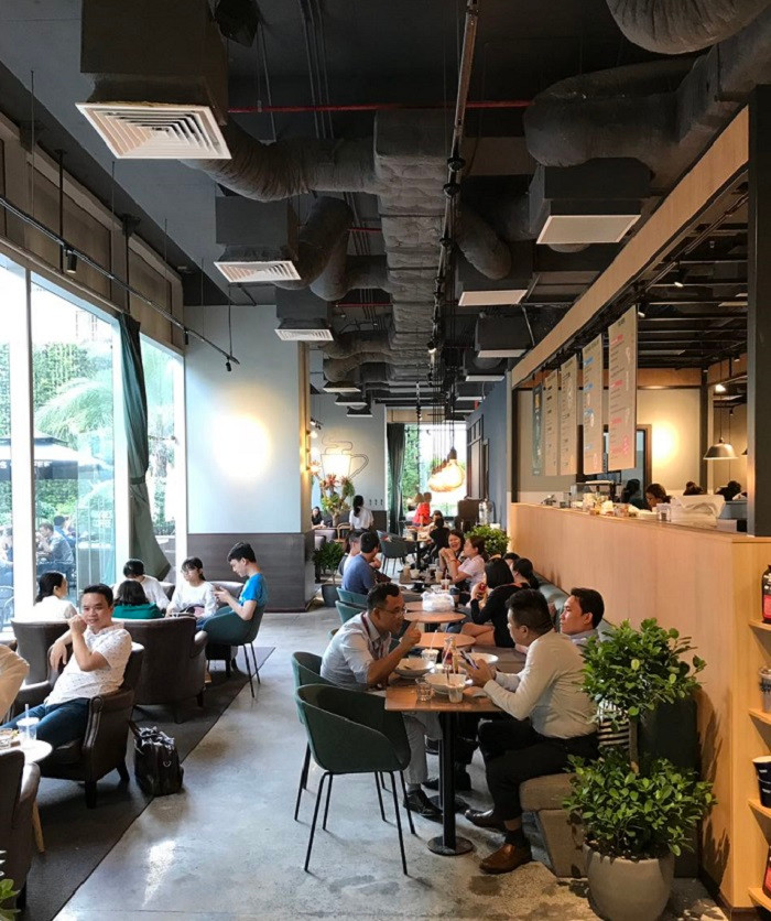 Không gian thưởng thức cà phê bên trong cửa hàng. Không gian thưởng thức cà phê bên trong cửa hàng.