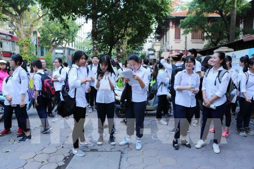 Các em học sinh tham gia vào kì thi tuyển sinh lớp 10 (Ảnh minh họa: TTXVN). Các em học sinh tham gia vào kì thi tuyển sinh lớp 10 (Ảnh minh họa: TTXVN).
