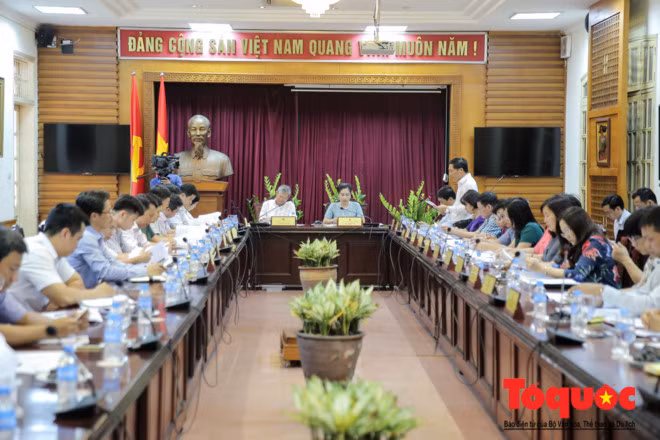 Toàn cảnh buổi làm việc giữa Đoàn công tác Bộ Thông tin và Truyền thông với Bộ Văn hóa, Thể thao và Du lịch về ứng dụng công nghệ thông tin trong hoạt động của cơ quan nhà nước.