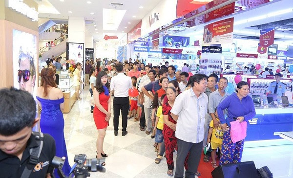 VinPro luôn thu hút được sự quan tâm của khách hàng với những chương trình giảm giá "khủng". VinPro luôn thu hút được sự quan tâm của khách hàng với những chương trình giảm giá "khủng".