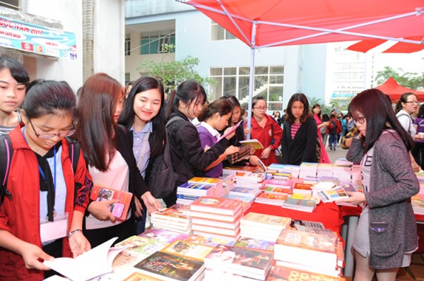 Văn hóa đọc sách (Ảnh minh họa: hlu.edu.vn). Văn hóa đọc sách (Ảnh minh họa: hlu.edu.vn).