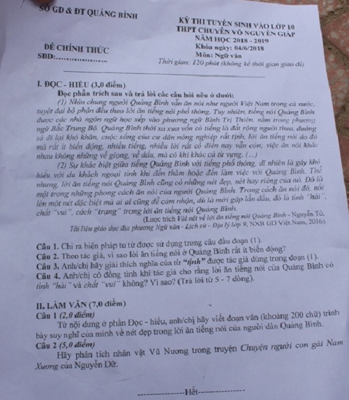 Đề thi môn Ngữ Văn vào Trường trung học phổ thông Chuyên Võ Nguyên Giáp (Quảng Bình). (Ảnh: Thủy Phan) Đề thi môn Ngữ Văn vào Trường trung học phổ thông Chuyên Võ Nguyên Giáp (Quảng Bình). (Ảnh: Thủy Phan)