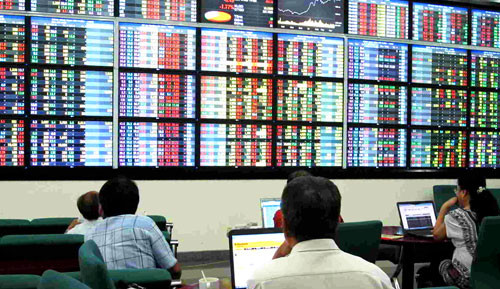 Thị trường chứng khoán có thêm một cú hích. Thị trường chứng khoán có thêm một cú hích.