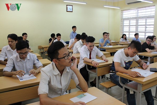 Tâm sự nhói lòng của những sĩ tử vừa rời kỳ thi trung học phổ thông Quốc gia (Ảnh minh họa: vov.vn). Tâm sự nhói lòng của những sĩ tử vừa rời kỳ thi trung học phổ thông Quốc gia (Ảnh minh họa: vov.vn).