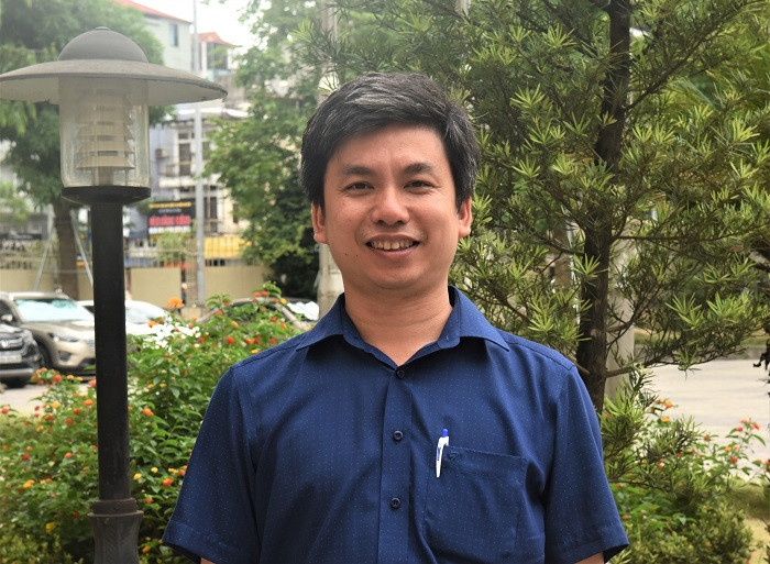 Thầy giáo Đinh Hữu Lâm. Thầy giáo Đinh Hữu Lâm.