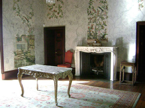 Lâu đài được trang trí với những họa tiết lộng lẫy, sang trọng