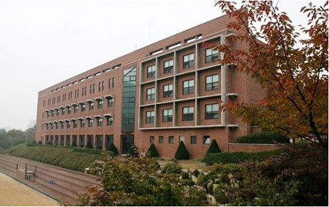 Trường trung học Genie “đình đám” này thực ra chính là trường đại học Mokwon nằm ở thành phố Daejeon – thủ phủ của tỉnh Chungcheongnam-do, Hàn Quốc. Hầu hết các cảnh quay của bộ phim đều được thực hiện tại đây.