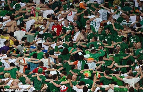 Cổ động viên Ireland và cách cổ vũ độc đáo