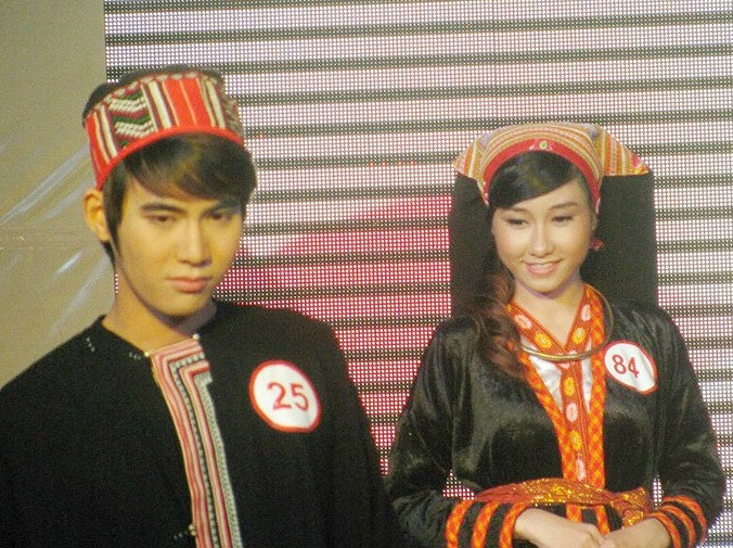 Cặp đôi Hoài Nam và Khánh Linh. >> NHAN SẮC YÊU KIỀU CỦA CÁC NỮ DOANH NHÂN TƯƠNG LAI >> Hotgirl Thảo My "đốt cháy mùa đông" đón Noel >> HOTGIRL KHẢ NGÂN, BẢO TRÂN KHIẾN SAO HÀN PHẢI GHEN TỊ >> Ngôi sao Missteen Thảo My khiến cộng đồng mạng "nổi sóng" >> MISS CUXI VIỆT HUÊ KHOE DÁNG XINH >> Hotgirl Linh Hàn gợi cảm đón mùa đông về >> Nữ sinh Học viện Hành chính hóa thân thành thôn nữ xinh đẹp >> HOA KHÔI SINH VIÊN YÊU KIỀU BÊN "NGỰA SẮT" >> Vẻ đẹp căng tràn của Hoa khôi Missteen Diễm Trang >>Những mỹ nhân từng học tại trường "nhà giàu" RMIT Cặp đôi Hoài Nam và Khánh Linh. >> NHAN SẮC YÊU KIỀU CỦA CÁC NỮ DOANH NHÂN TƯƠNG LAI >> Hotgirl Thảo My "đốt cháy mùa đông" đón Noel >> HOTGIRL KHẢ NGÂN, BẢO TRÂN KHIẾN SAO HÀN PHẢI GHEN TỊ >> Ngôi sao Missteen Thảo My khiến cộng đồng mạng "nổi sóng" >> MISS CUXI VIỆT HUÊ KHOE DÁNG XINH >> Hotgirl Linh Hàn gợi cảm đón mùa đông về >> Nữ sinh Học viện Hành chính hóa thân thành thôn nữ xinh đẹp >> HOA KHÔI SINH VIÊN YÊU KIỀU BÊN "NGỰA SẮT" >> Vẻ đẹp căng tràn của Hoa khôi Missteen Diễm Trang >>Những mỹ nhân từng học tại trường "nhà giàu" RMIT