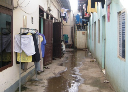 Phòng trọ vùng ven, ẩm thấp là nơi ở của nhiều SV để mong giảm được tiền trọ. Phòng trọ vùng ven, ẩm thấp là nơi ở của nhiều SV để mong giảm được tiền trọ.