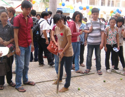 Nhiều doanh nghiệp phàn nàn về kỹ năng và thái độ làm việc của SV tốt nghiệp. Nhiều doanh nghiệp phàn nàn về kỹ năng và thái độ làm việc của SV tốt nghiệp.