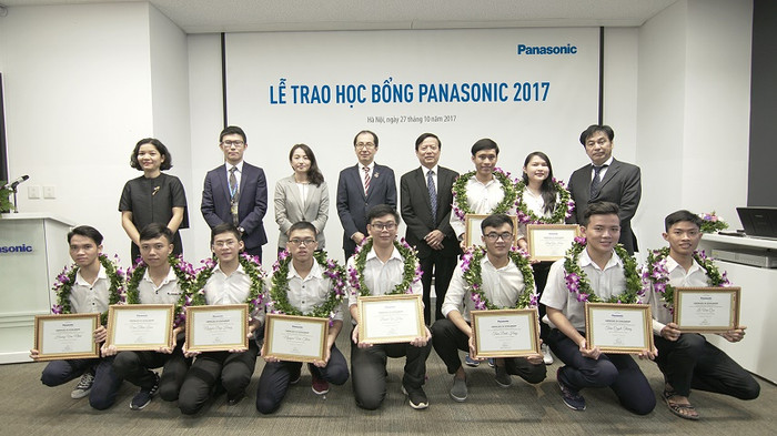 Panasonic trao học bổng tài năng cho sinh viên, thúc đẩy niềm đam mê sáng tạo của các bạn trẻ. ảnh: panasonic. Panasonic trao học bổng tài năng cho sinh viên, thúc đẩy niềm đam mê sáng tạo của các bạn trẻ. ảnh: panasonic.