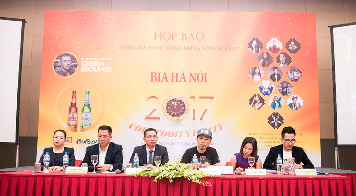 “Bia Hà Nội Countdown Party 2017” hứa hẹn sẽ là bữa tiệc âm nhạc đầy sắc màu cho các khán giả Thủ đô. “Bia Hà Nội Countdown Party 2017” hứa hẹn sẽ là bữa tiệc âm nhạc đầy sắc màu cho các khán giả Thủ đô.
