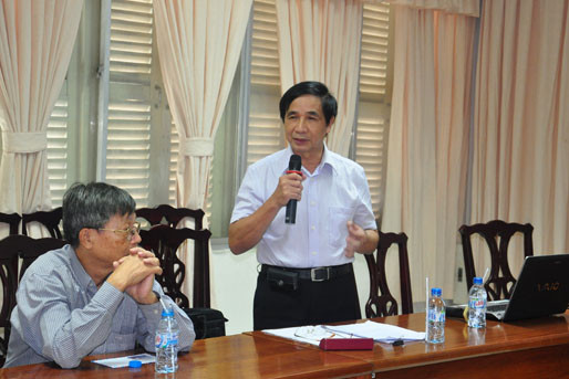 GS.TSKH Lê Du Phong tại một hội thảo khoa học. nguồn ảnh: ctct.ueh.edu.vn GS.TSKH Lê Du Phong tại một hội thảo khoa học. nguồn ảnh: ctct.ueh.edu.vn
