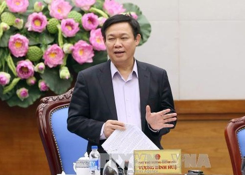 Phó Thủ tướng Vương Đình Huệ yêu cầu các địa phương tiếp tục khắc phục những vướng mắc giải phóng mặt bằng, phối hợp các bộ ngành trong triển khai các dự án đầu tư công. ảnh: TTXVN. Phó Thủ tướng Vương Đình Huệ yêu cầu các địa phương tiếp tục khắc phục những vướng mắc giải phóng mặt bằng, phối hợp các bộ ngành trong triển khai các dự án đầu tư công. ảnh: TTXVN.