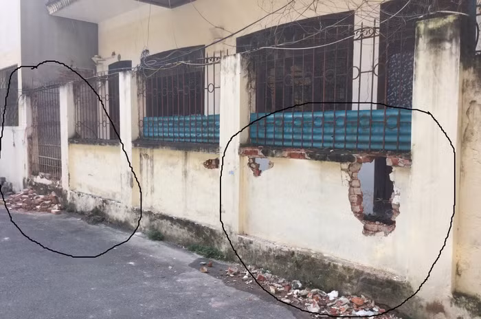 Chính quyền phường Hàng Mã cần phải khẩn trương truy xét: Ai đã thuê đầu gấu đến đập phá tường của ngõ 4B phố Lý Nam Đế? ảnh: DL.