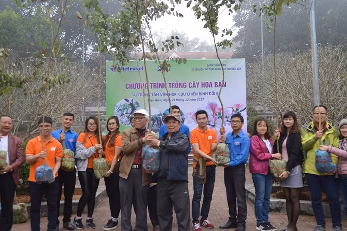 Những hoạt động đầy ý nghĩa tiếp tục được Viettravel kéo dài trong thời gian tới. Những hoạt động đầy ý nghĩa tiếp tục được Viettravel kéo dài trong thời gian tới.