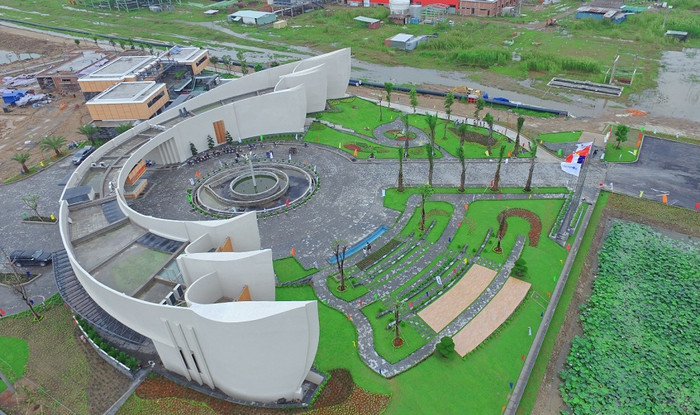 Nhà máy nước mặt AquaOne Sông Hậu được đầu tư công nghệ hiện đại đang gấp rút hoàn thiện, dự kiến đưa vào vận hành từ tháng 3/2017. Nhà máy nước mặt AquaOne Sông Hậu được đầu tư công nghệ hiện đại đang gấp rút hoàn thiện, dự kiến đưa vào vận hành từ tháng 3/2017.