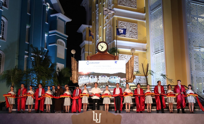 Sun Group và Marriott International chính thức ra mắt Khu nghỉ dưỡng tiêu chuẩn 5 sao++ JW Marriott Phu Quoc Emerald Bay. Sun Group và Marriott International chính thức ra mắt Khu nghỉ dưỡng tiêu chuẩn 5 sao++ JW Marriott Phu Quoc Emerald Bay.