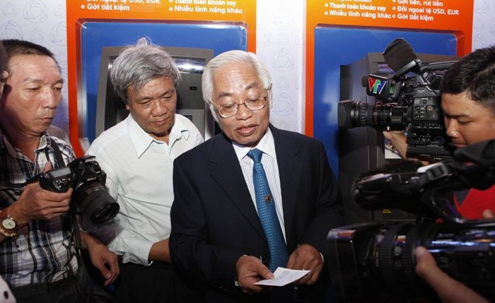 Ông Trần Phương Bình (đeo kính) tại một sự kiện của Dong A Bank. ảnh nguồn: dongabank. Ông Trần Phương Bình (đeo kính) tại một sự kiện của Dong A Bank. ảnh nguồn: dongabank.