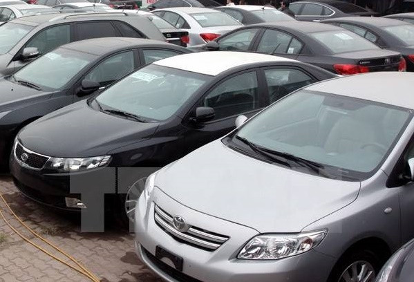 Nhiều doanh nghiệp tìm cách lách luật, thậm chí vi phạm pháp luật để hưởng lợi bất chính qua việc tạm nhập tái xuất xe ô tô. ảnh minh họa: TTXVN.