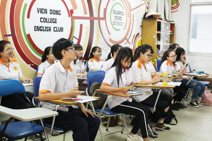 Câu lạc bộ Ngoại ngữ cũng là một điểm mạnh tại Cao đẳng Viễn Đông. Câu lạc bộ Ngoại ngữ cũng là một điểm mạnh tại Cao đẳng Viễn Đông.