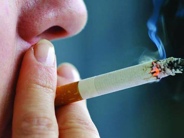 Hút thuốc lá gây nguy hiểm cho cả những người xung quanh. Hút thuốc lá gây nguy hiểm cho cả những người xung quanh.