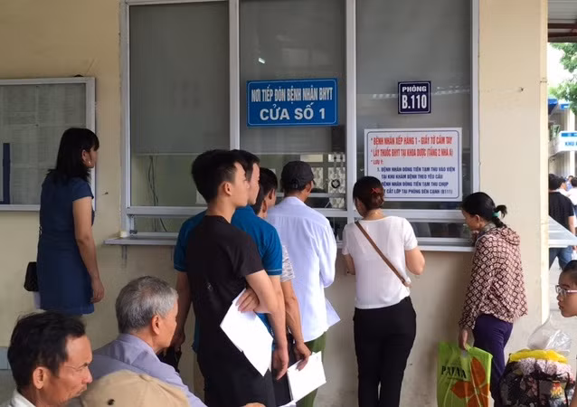 Tiến tới bảo hiểm y tế toàn dân.