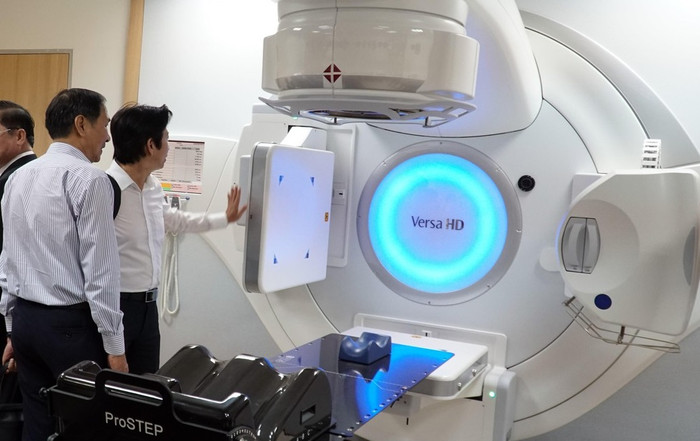 Bệnh viện Chợ Rẫy (Thành phố Hồ Chí Minh) là một trong bốn bệnh viện được thí điểm tự chủ. Bệnh viện Chợ Rẫy (Thành phố Hồ Chí Minh) là một trong bốn bệnh viện được thí điểm tự chủ.