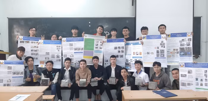 Sinh viên ngành ngành Công nghệ Kỹ thuật vật liệu xây dựng - Khoa Xây dựng Cầu Đường, Trường Đại học Bách khoa (Đại học Đà Nẵng)