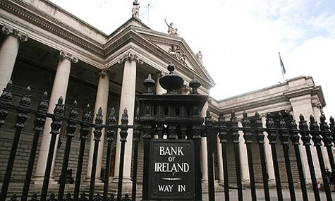 Ngân hàng Ai Len: 10h sáng đến 4h chiều vào thứ 2,3,5 và 6, 10h sáng-5h chiều vào thứ 4, cục thông tin hoạt động từ 5.30h sáng-9h chiều thứ 2-6, 5.30h sáng-nữa đêm thứ 7, 5.30h sáng-10h tối chủ nhật) Ngân hàng Ai Len: 10h sáng đến 4h chiều vào thứ 2,3,5 và 6, 10h sáng-5h chiều vào thứ 4, cục thông tin hoạt động từ 5.30h sáng-9h chiều thứ 2-6, 5.30h sáng-nữa đêm thứ 7, 5.30h sáng-10h tối chủ nhật)