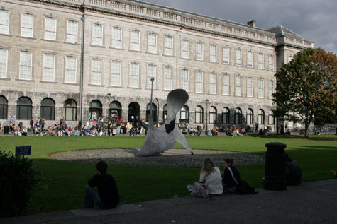 Thư viện Đại học Trinity tại Dublin, Ireland. Thư viện Đại học Trinity tại Dublin, Ireland.