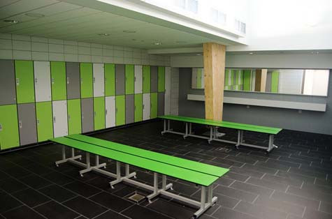 Hai phòng thay đồ được thiết kế riêng biệt cho thể thao dưới nước, và các khu thể thao khác. Hai phòng thay đồ được thiết kế riêng biệt cho thể thao dưới nước, và các khu thể thao khác.