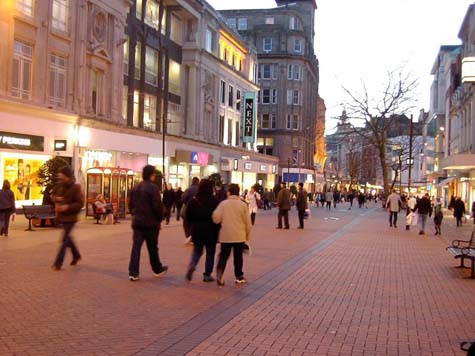 Liverpool là một trong những thành phố sinh viên với chi phí hiệu quả nhất, chi phí sinh hoạt chỉ từ khoảng 220 bảng đến 280 bảng/tháng. Liverpool là một trong những thành phố sinh viên với chi phí hiệu quả nhất, chi phí sinh hoạt chỉ từ khoảng 220 bảng đến 280 bảng/tháng.