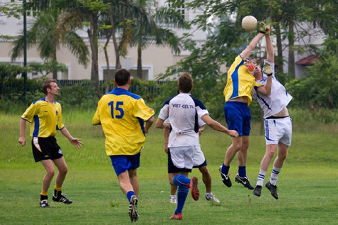 Tranh chấp bóng trên cao