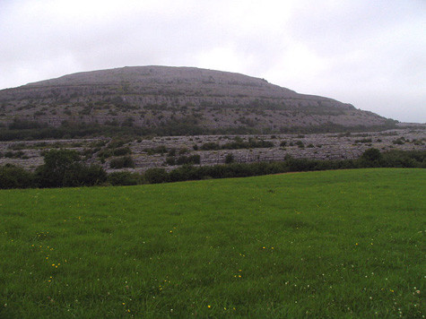 Vòm Karst gần Kilkeedy Parish – đông Burren