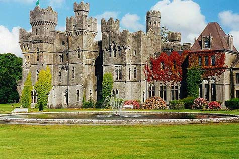 Năm 1939, lâu đài được tái tạo thành khách sạn sang trọng, và có rất nhiều vị khách đặc biệt đã nghỉ chân tại khách sạn đặc biệt này như John Lennon, George Harrison, King George 5, hoàng tử Edward, tài tử Brad Pitt…