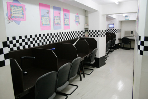 Phòng Internet hỗ trợ online và học tập. Phòng Internet hỗ trợ online và học tập.