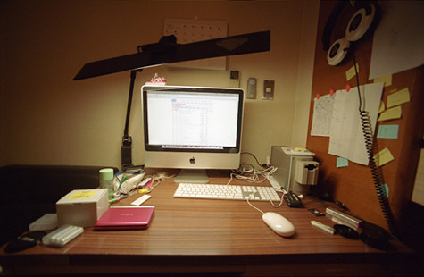 Góc học tập nhỏ xinh và hiện đại.