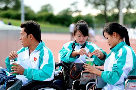Phút nghỉ ngơi trên sân tập. Tham dự giải lần này có 5 vận động viên nữ và 6 vận động viên nam (ảnh: Phạm Trung Tuyến) Phút nghỉ ngơi trên sân tập. Tham dự giải lần này có 5 vận động viên nữ và 6 vận động viên nam (ảnh: Phạm Trung Tuyến)