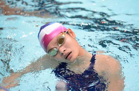 Trịnh Thị Bích Như, vận động viên bơi lội. Bích Như cũng đạt chuẩn A Paralympic nội dung 100m ếch hạng thương tật SB5. Ngoài Thanh Tùng và Bích Như, đội tuyển bơi lội còn có hai vận động viên khác cùng tham dự Paralympic London 2012 lần này là Nguyễn Thành Trung và Dư Thị Lan. (ảnh: Frank Miller/Irish Times). Trịnh Thị Bích Như, vận động viên bơi lội. Bích Như cũng đạt chuẩn A Paralympic nội dung 100m ếch hạng thương tật SB5. Ngoài Thanh Tùng và Bích Như, đội tuyển bơi lội còn có hai vận động viên khác cùng tham dự Paralympic London 2012 lần này là Nguyễn Thành Trung và Dư Thị Lan. (ảnh: Frank Miller/Irish Times).