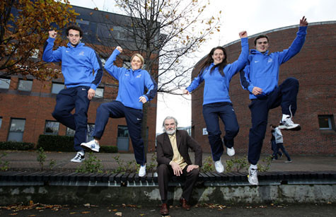 6. Chương trình thế hệ 21 Chương trình thế hệ 21 là một sáng kiến được giới thiệu vào tháng 9 năm 2011 giúp sinh viên nâng cao các kỹ năng cần thiết cho thế kỷ 21. Chương trình thế hệ 21 giúp trang bị cho các sinh viên tính sáng tao, nhạy bén với các doanh nghiệp, cập nhật với thế giới. Ảnh: DCU đào tạo những người lãnh đạo của thế kỷ 21 6. Chương trình thế hệ 21 Chương trình thế hệ 21 là một sáng kiến được giới thiệu vào tháng 9 năm 2011 giúp sinh viên nâng cao các kỹ năng cần thiết cho thế kỷ 21. Chương trình thế hệ 21 giúp trang bị cho các sinh viên tính sáng tao, nhạy bén với các doanh nghiệp, cập nhật với thế giới. Ảnh: DCU đào tạo những người lãnh đạo của thế kỷ 21