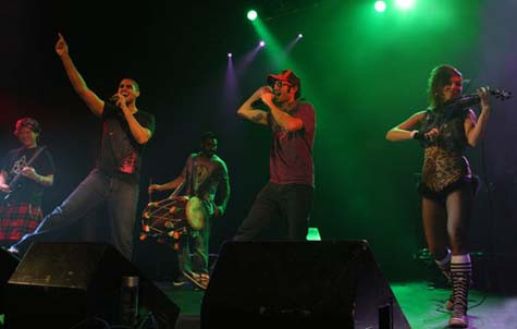 Đặc biệt, nếu yêu thích âm nhạc, chắc chắn bạn không thể bỏ qua các quầy bar có sàn nhảy, những tay DJ điêu luyện và hệ thống âm thanh tuyệt vời. Đặc biệt, nếu yêu thích âm nhạc, chắc chắn bạn không thể bỏ qua các quầy bar có sàn nhảy, những tay DJ điêu luyện và hệ thống âm thanh tuyệt vời.