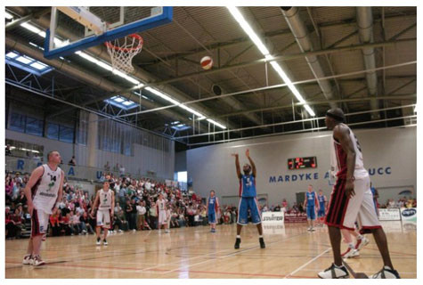 Sân vận động trong nhà, thường xuyên tổ chức các giải đấu bóng rổ giữa các trường đại học. >> Tham gia cuộc thi tìm hiểu Ireland để nhận giải thưởng lớn Sân vận động trong nhà, thường xuyên tổ chức các giải đấu bóng rổ giữa các trường đại học. >> Tham gia cuộc thi tìm hiểu Ireland để nhận giải thưởng lớn