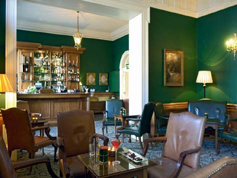 Với tông màu xanh nước biển làm chủ đạo, đến Ocean Bar, bạn sẽ cảm nhận thiên nhiên thật gần. >> Tham gia cuộc thi tìm hiểu Ireland để nhận giải thưởng lớn Với tông màu xanh nước biển làm chủ đạo, đến Ocean Bar, bạn sẽ cảm nhận thiên nhiên thật gần. >> Tham gia cuộc thi tìm hiểu Ireland để nhận giải thưởng lớn