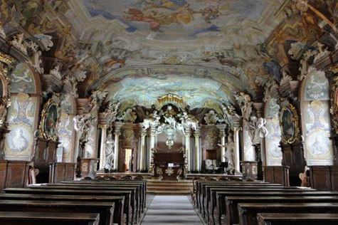 Quả là một kiến trúc thật độc đáo và hấp dẫn đúng không nào các bạn?! Nếu được một lần chiêm ngưỡng toàn bộ ngôi trường vào ban đêm, chắc chắc các bạn sẽ không ngớt trầm trồ.